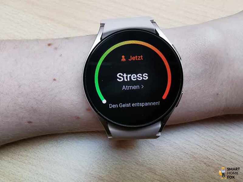 Man sieht das Stresslevel auf der Samsung Galaxy Watch 4.